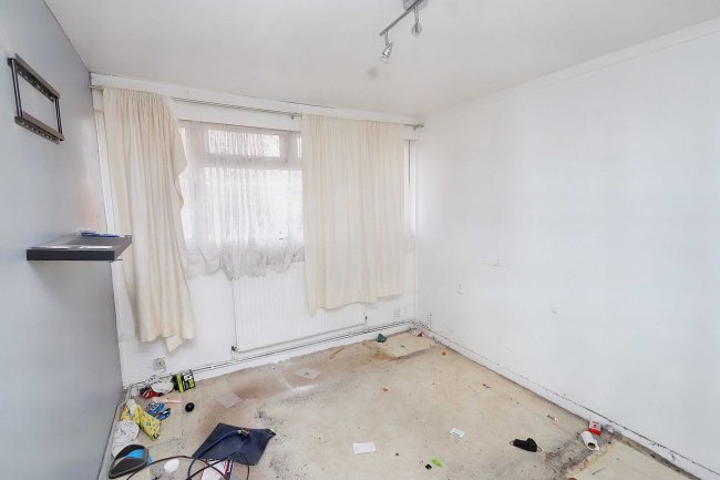 3 Penn Gardens, Romford, RM5 2JF 3