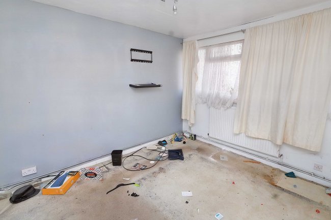 3 Penn Gardens, Romford, RM5 2JF 3