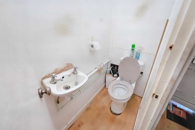 3 Penn Gardens, Romford, RM5 2JF 3