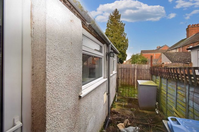 106 Queens Road, Hinckley, LE10 1EF 1