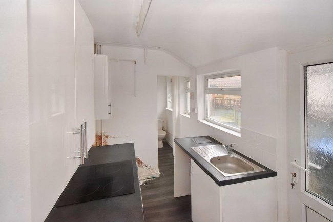 106 Queens Road, Hinckley, LE10 1EF 1