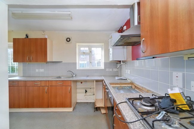 29 Malthouse Square, Beaconsfield, Buckinghamshire, HP9 2LD 10