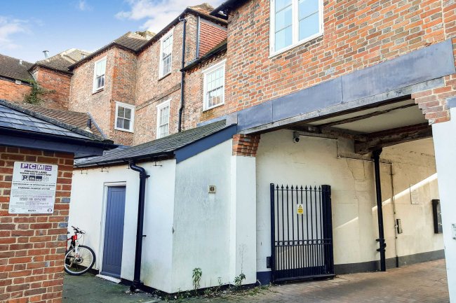 24 - 26 The Broadway, Newbury, Berkshire RG14 1AU 9