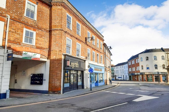 24 - 26 The Broadway, Newbury, Berkshire RG14 1AU 9