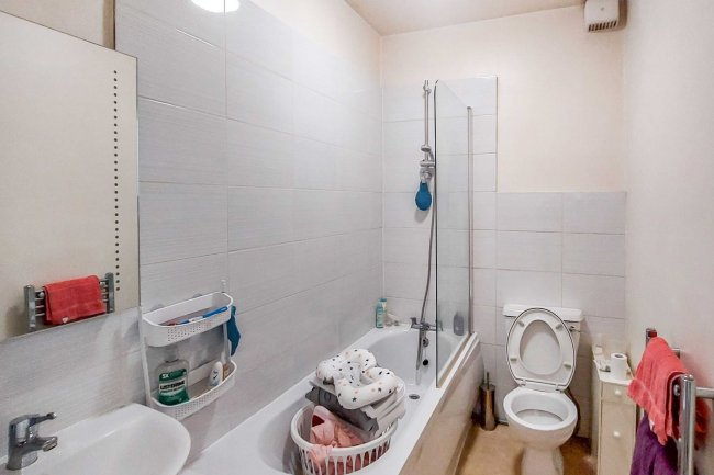 33a Robinson Road, Tooting, London, SW17 9DL 9