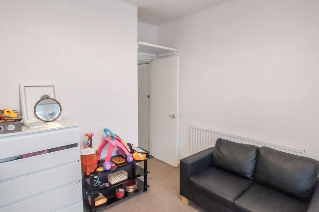 33a Robinson Road, Tooting, London, SW17 9DL 9