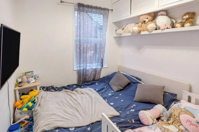 33a Robinson Road, Tooting, London, SW17 9DL 9