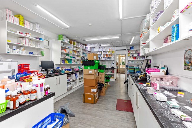 31-33 Park Road, Teddington, TW11 0AB 9