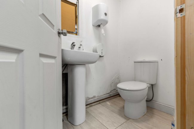 31-33 Park Road, Teddington, TW11 0AB 9