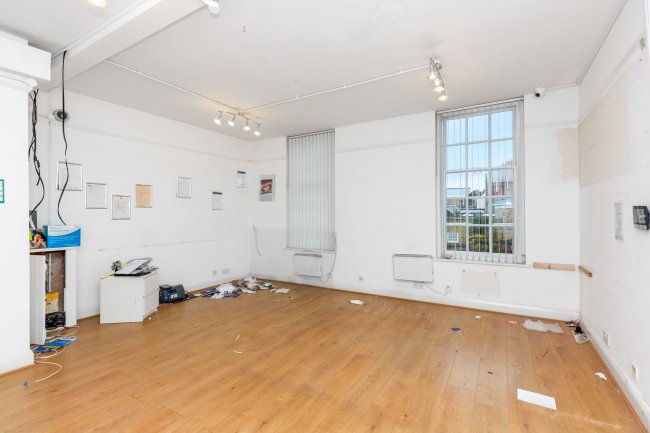 7 Queen Victoria Road, High Wycombe, HP11 1BA 7