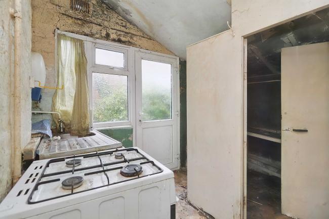 93 Abbotsbury Road, Weymouth, Dorset, DT4 0JU 5