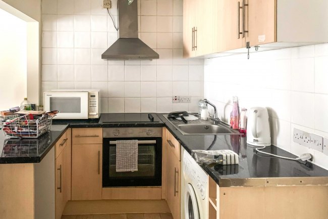 3 Willowfield, Perryfield Road, Southgate, Crawley RH11 8FS 6