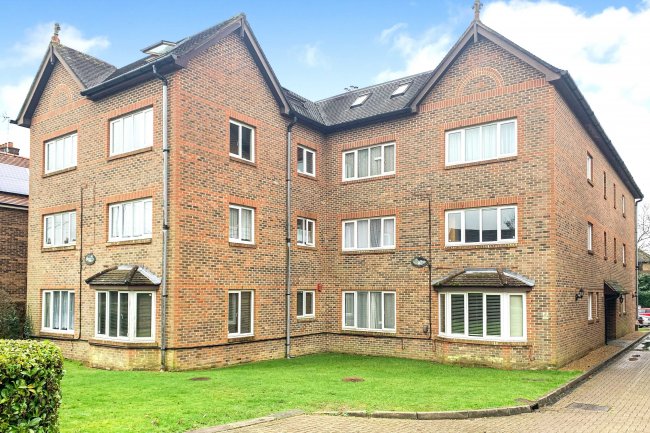 3 Willowfield, Perryfield Road, Southgate, Crawley RH11 8FS 6