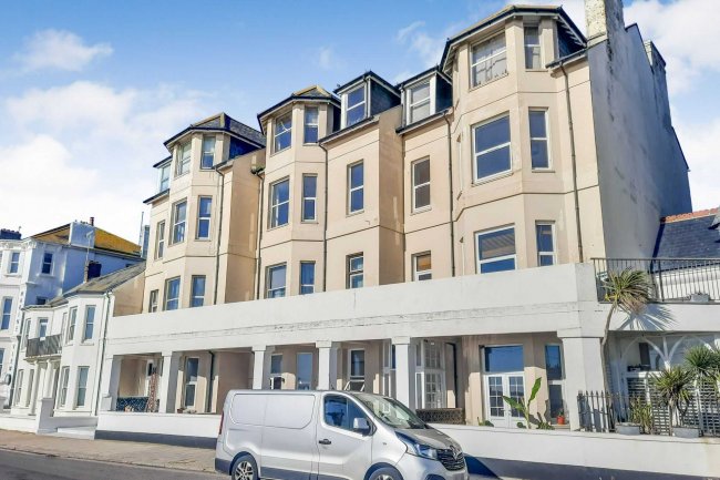 Flat 13, Claydon Court, 107-109 Marine Parade, Worthing, West Sussex BN11 3QG 5