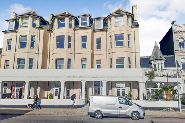 Flat 13, Claydon Court, 107-109 Marine Parade, Worthing, West Sussex BN11 3QG 5