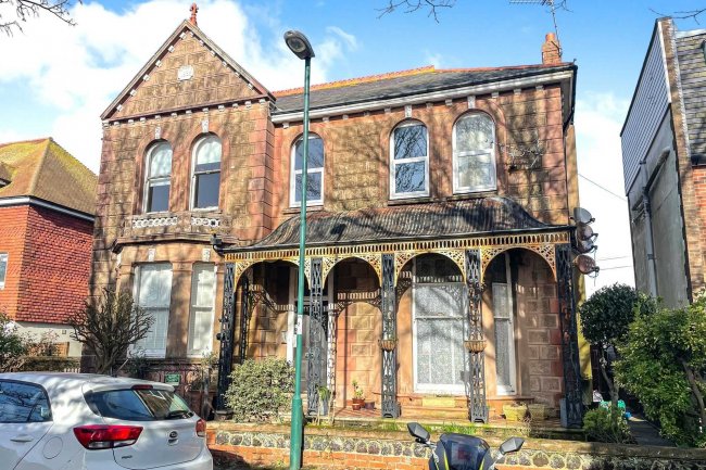 5 Etonhurst, Norfolk Square, Bognor Regis, W Sussex PO21 2JA 4