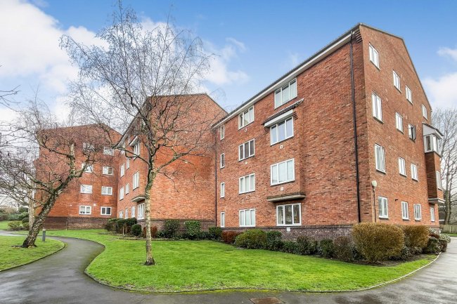 2 St Leonards Park, East Grinstead, West Sussex, RH19 1EE 1