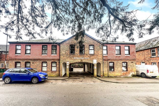 5 Richborough Court, Crawley, RH11 7UL 8