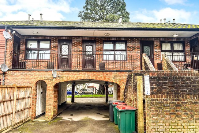 5 Richborough Court, Crawley, RH11 7UL 8