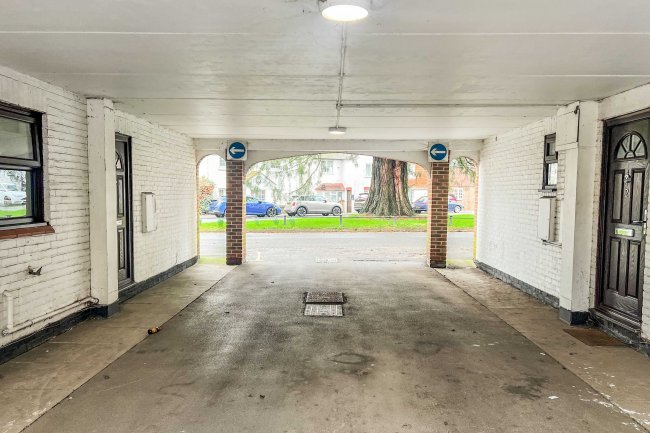 5 Richborough Court, Crawley, RH11 7UL 8