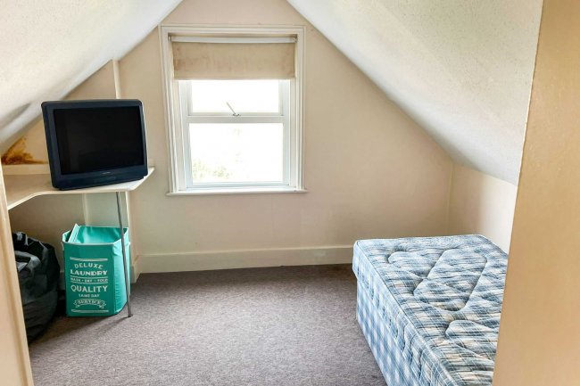 94 Bouverie Road West, Folkestone, Kent, CT20 2PP 2