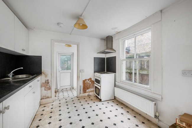 14 Birkbeck Grove, Ealing, London, W3 7QD 9