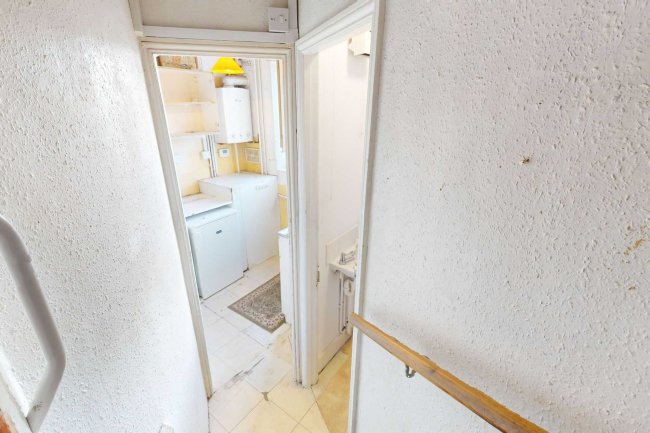 Second Floor Flat, 62 Redcliffe Square, London, SW10 9BN 8