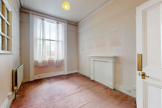 Second Floor Flat, 62 Redcliffe Square, London, SW10 9BN 8
