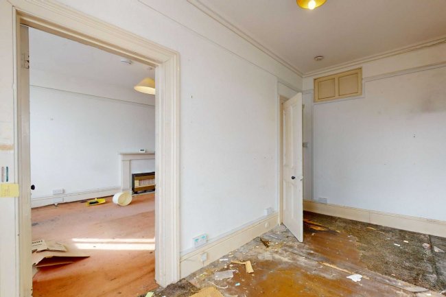 Third Floor Flat, 46 Redcliffe Square, London, SW10 9HQ 4