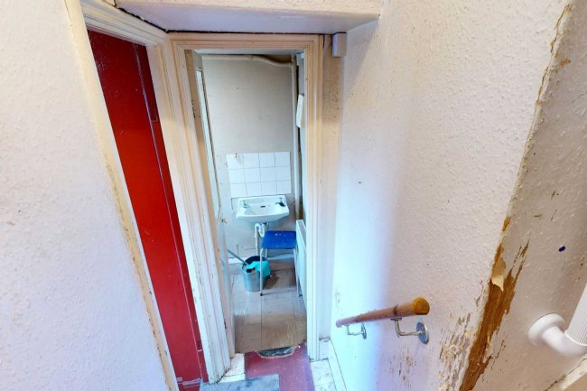 Third Floor Flat, 46 Redcliffe Square, London, SW10 9HQ 4