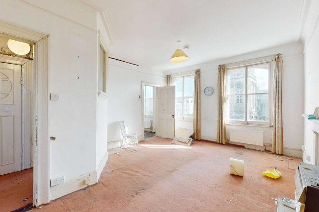 Third Floor Flat, 46 Redcliffe Square, London, SW10 9HQ 4