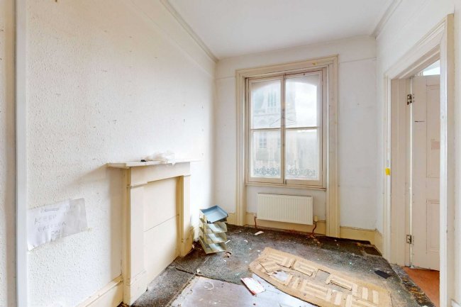 Third Floor Flat, 46 Redcliffe Square, London, SW10 9HQ 4