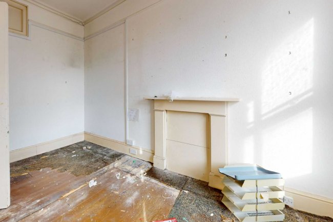 Third Floor Flat, 46 Redcliffe Square, London, SW10 9HQ 4