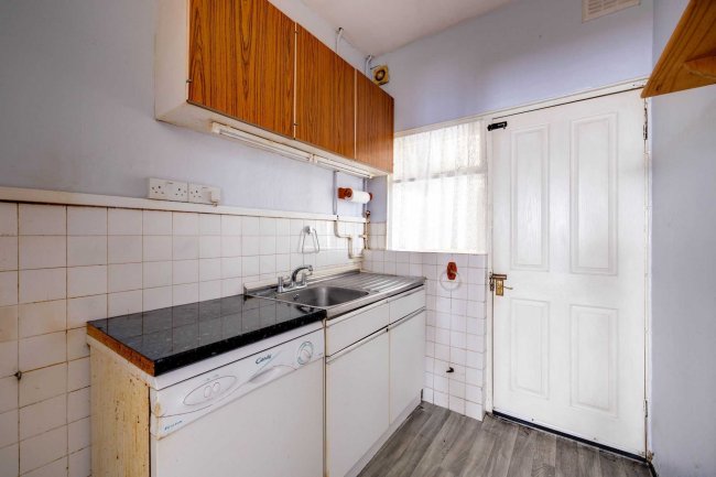 30 Malcolm Road, South Norwood, London, SE25 5HG 5