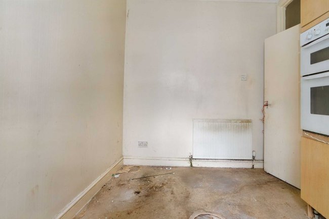 134A Plashet Road, Plaistow,  London E13 0QS 10