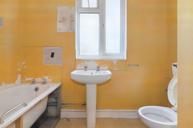 134A Plashet Road, Plaistow,  London E13 0QS 10