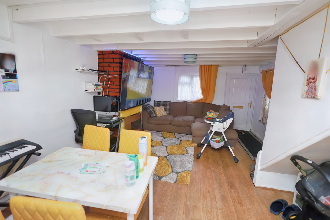 1 Chestnut Cottages, Burton End, Stanstead, CM24 8UJ 2