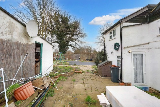 1 Chestnut Cottages, Burton End, Stanstead, CM24 8UJ 2