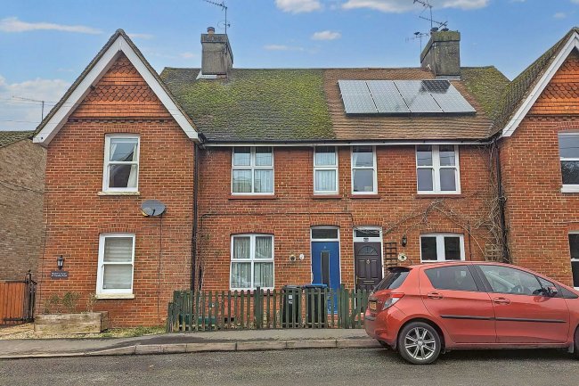 8 Trindles Road, South Nutfield, Surrey RH1 4JN 4