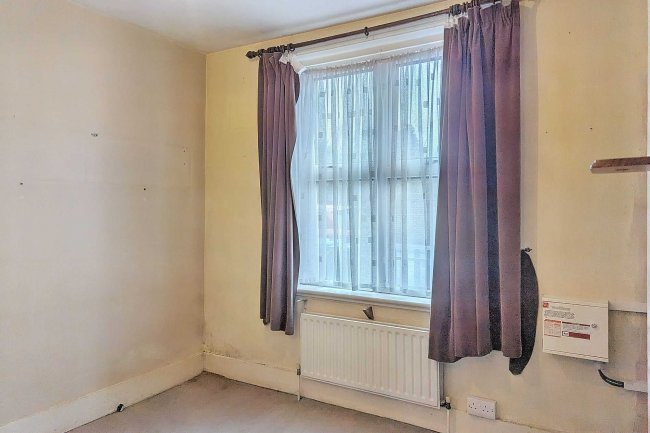 8 Trindles Road, South Nutfield, Surrey RH1 4JN 4