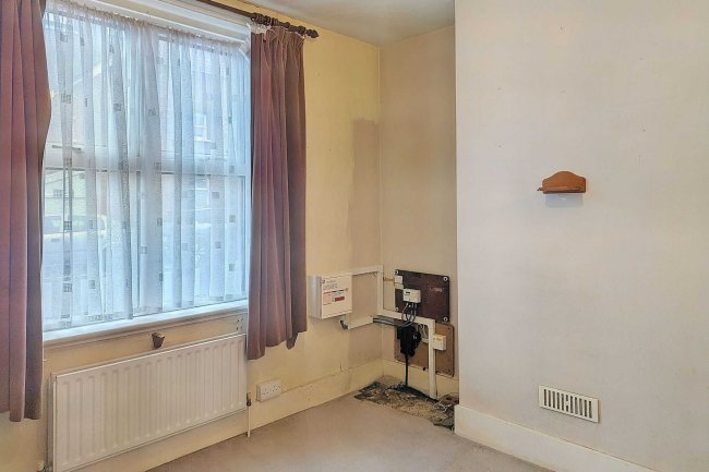 8 Trindles Road, South Nutfield, Surrey RH1 4JN 4