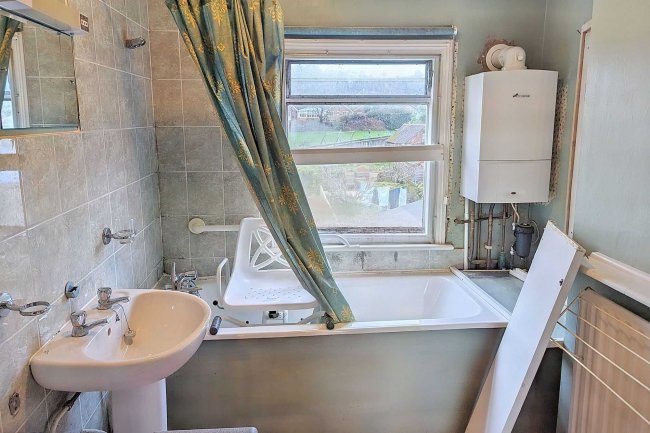 8 Trindles Road, South Nutfield, Surrey RH1 4JN 4