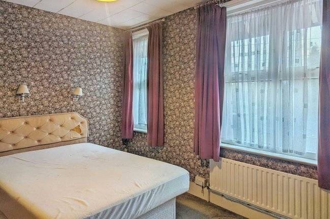 8 Trindles Road, South Nutfield, Surrey RH1 4JN 4