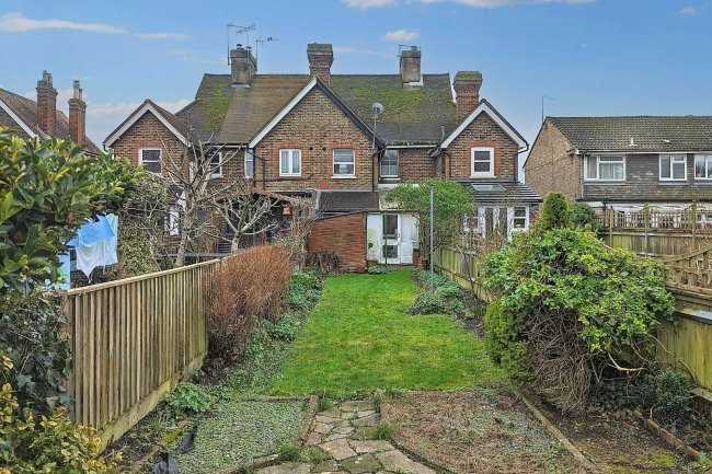 8 Trindles Road, South Nutfield, Surrey RH1 4JN 4