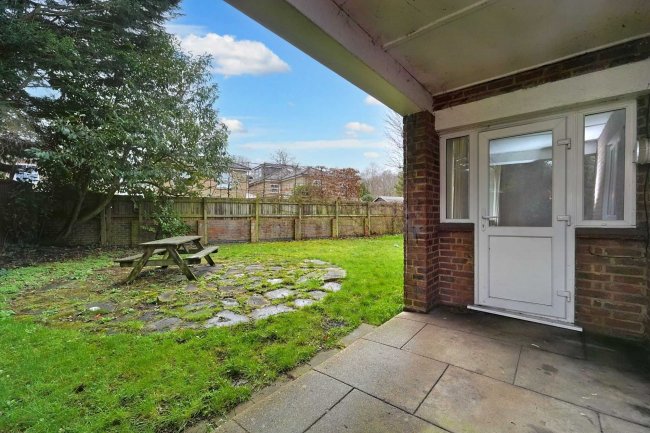 Ben Level & Ben High, Pond Piece, Oxshott, Surrey, KT22 0QU 7