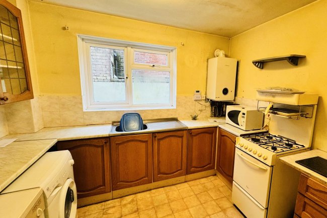 5 New Road, Portsmouth, Hampshire, PO2 7QL 2