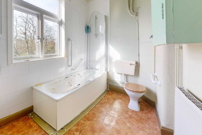 Top Floor Flat, 120 Finborough Road, Chelsea, London, SW10 9AQ 3