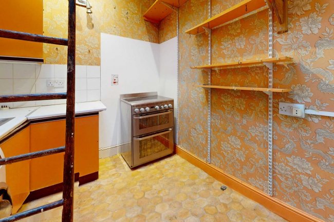 Top Floor Flat, 120 Finborough Road, Chelsea, London, SW10 9AQ 3