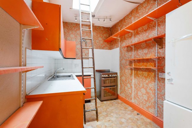 Top Floor Flat, 120 Finborough Road, Chelsea, London, SW10 9AQ 3