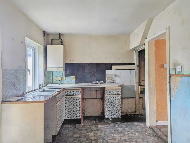 43 Innes Road, Horsham, West Sussex, RH12 4JQ 7